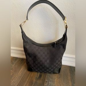 Authentic Gucci shoulder bag- black